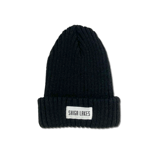 Knit cap with tag