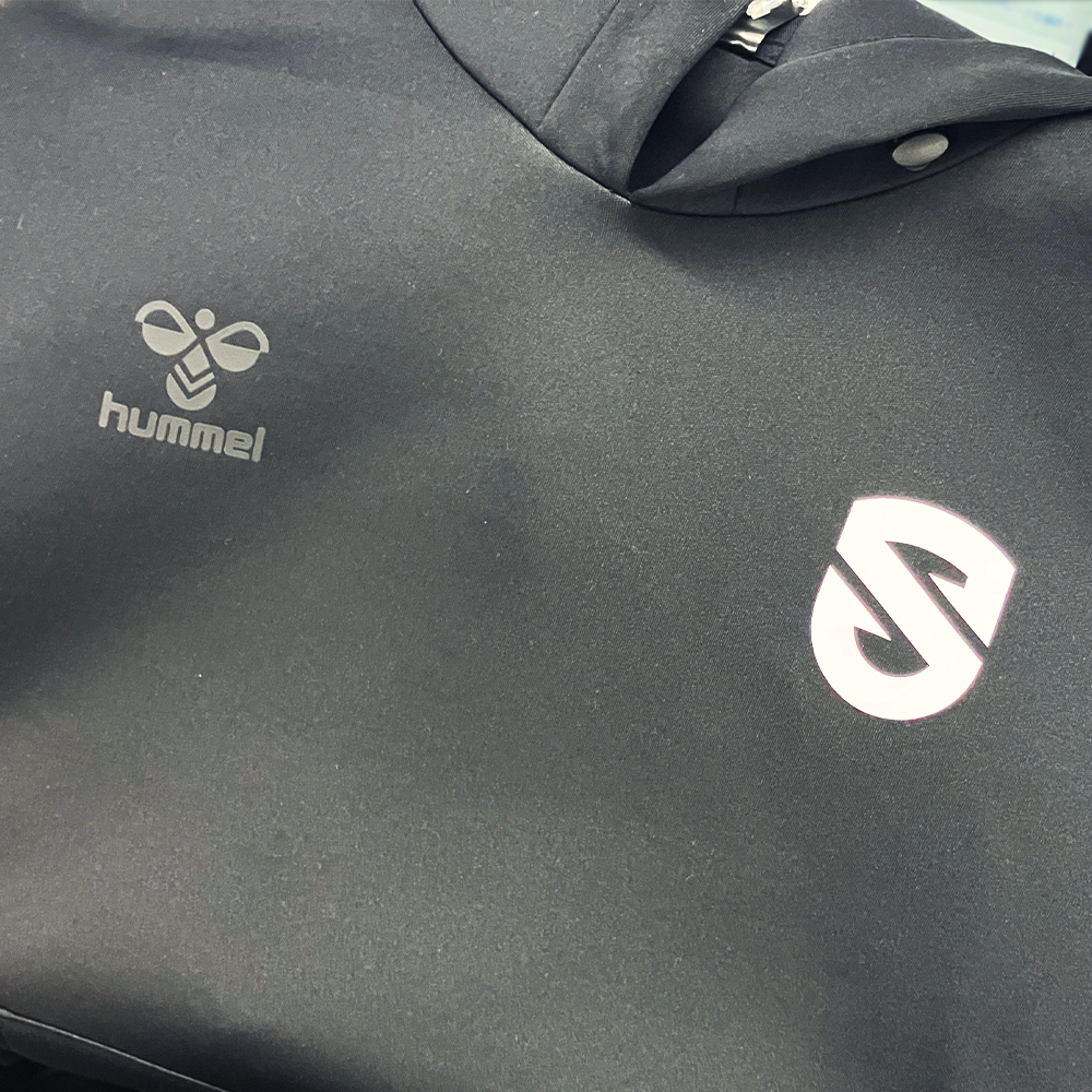 【hummel】スウェットフーディー