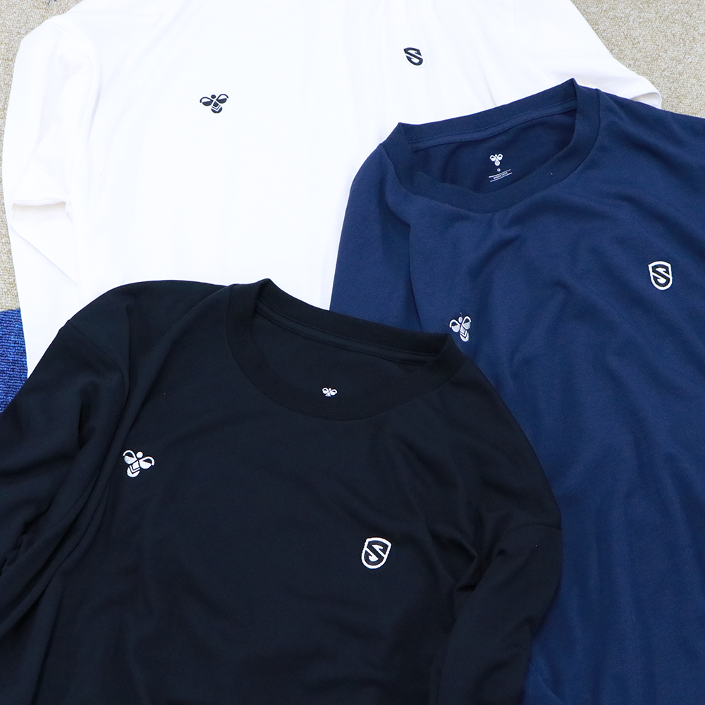 【hummel】エンブレム刺繍ワッペン 長袖Tシャツ