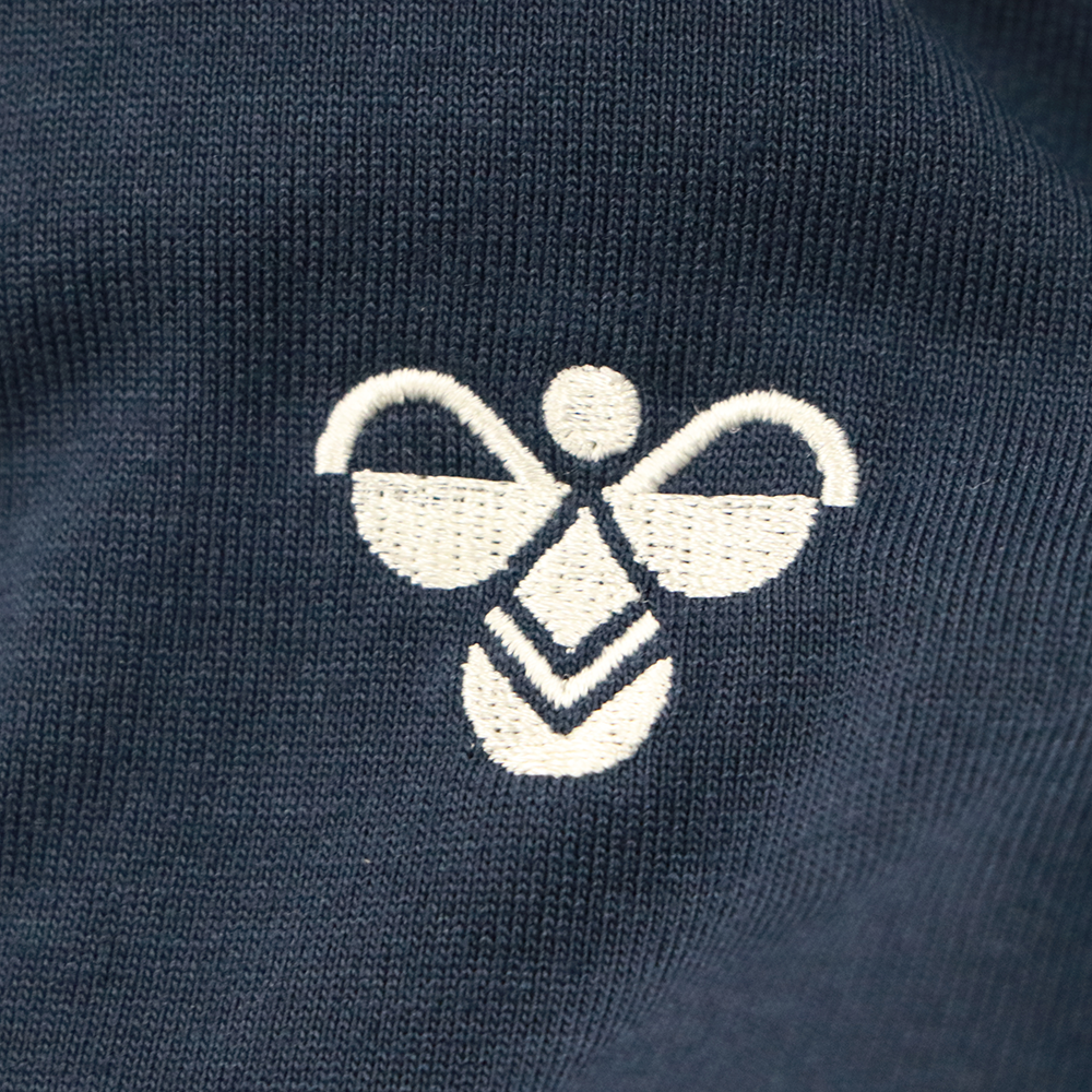 【hummel】エンブレム刺繍ワッペン 長袖Tシャツ