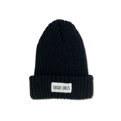 Knit cap with tag